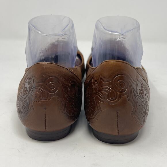 BORN Leather Floral Embossed Slip On Flats Round Toe Ballet Flats Soft Brown 8.5 - Picture 5 of 11